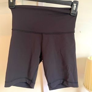 6 inch lulu lemon bike shorts | black | barely worn